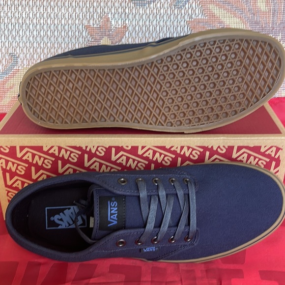 Vans Men’s Atwood
(12 Oz Canvas) Navy/Gum
VN000XBOD8F
Sneakers - Picture 4 of 16